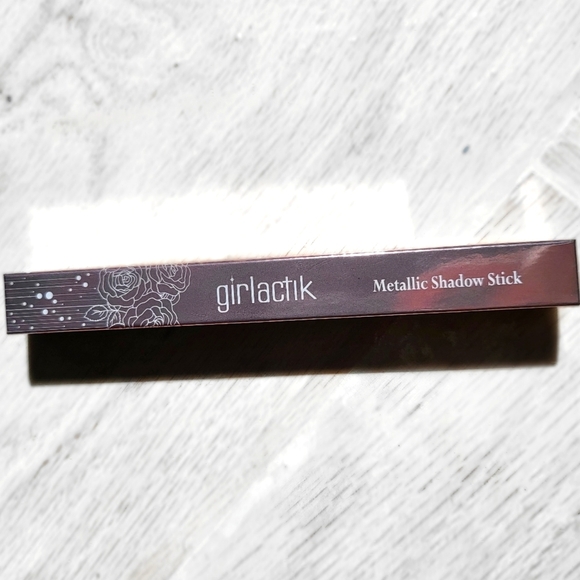 Girlactik Metallic Shadow Stick in Riches - Picture 1 of 3